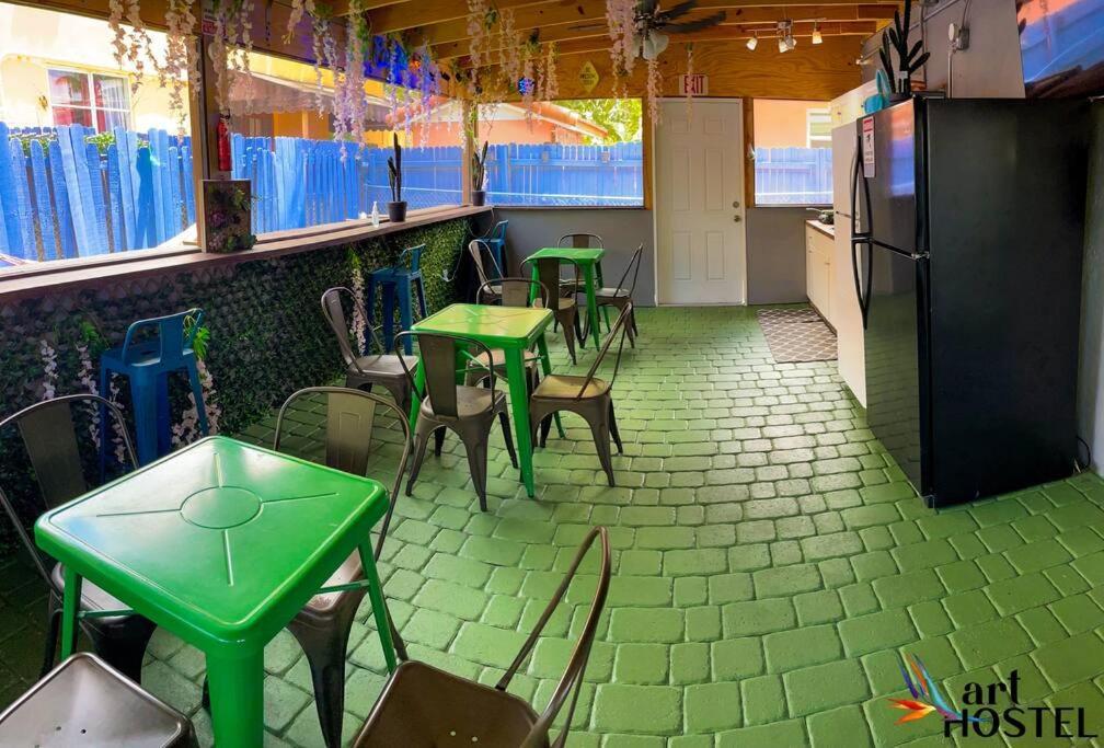 Summer Gardens Wynwood Concept Miami Bagian luar foto